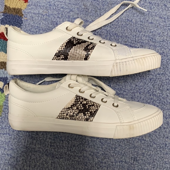 Magellan woman’s white sneakers with snakeskin trim, size 9B - Picture 1 of 8